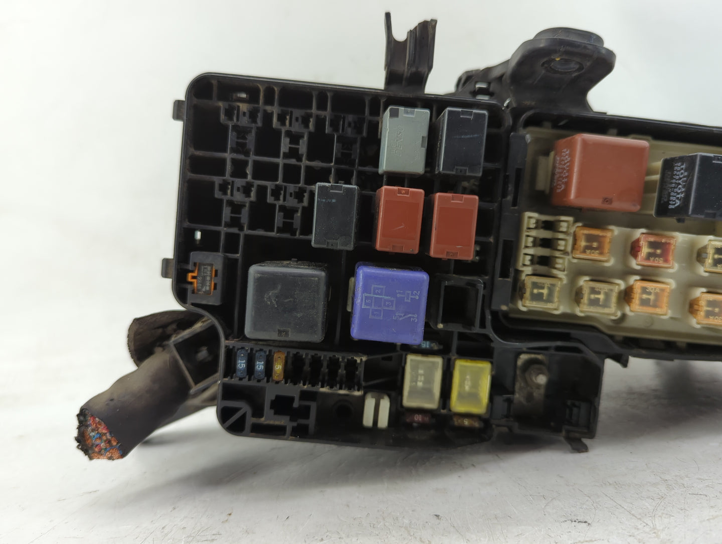 2000-2003 Lexus Es300 Fusebox Fuse Box Panel Relay Module Fits Fits 1999 2000 2001 2002 2003 OEM Used Auto Parts - Oemusedau