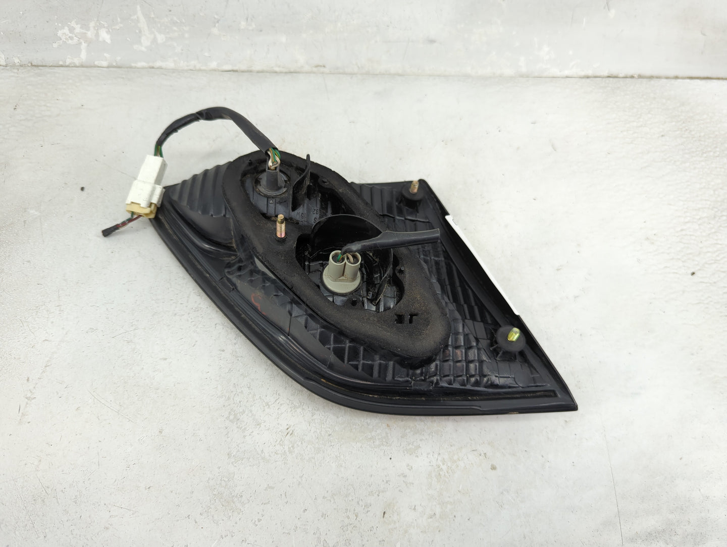 2002-2003 Lexus Es300 Tail Light Assembly Driver Left OEM Fits Fits 2002 2003 2004 OEM Used Auto Parts - Oemusedautoparts1.c
