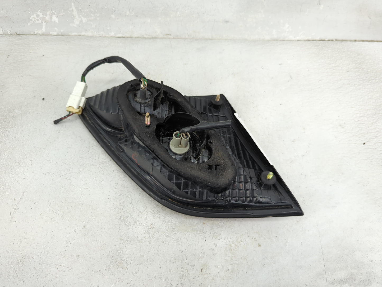 2002-2003 Lexus Es300 Tail Light Assembly Driver Left OEM Fits Fits 2002 2003 2004 OEM Used Auto Parts - Oemusedautoparts1.c