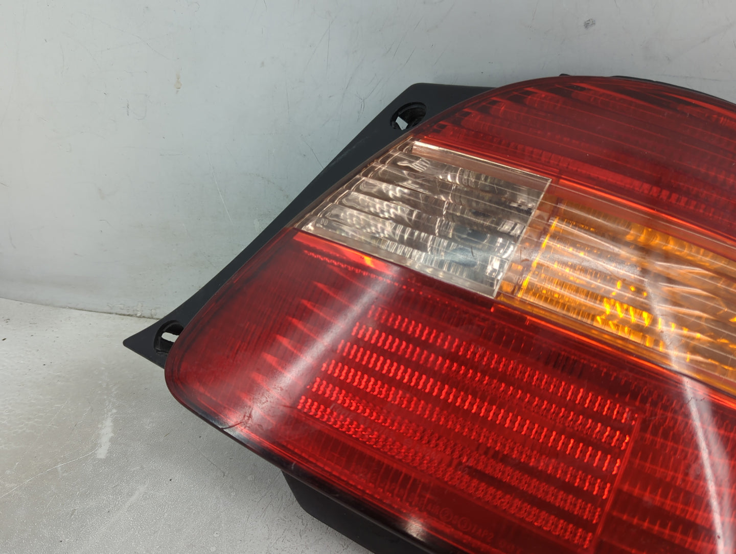 1998-2005 Lexus Gs300 Tail Light Assembly Driver Left OEM Fits Fits 1998 1999 2000 2001 2002 2003 2004 2005 OEM Used Auto Pa