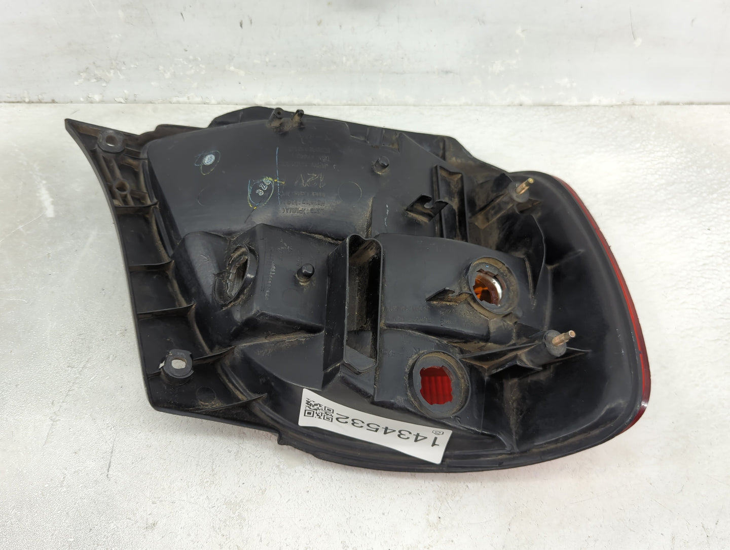 1998-2005 Lexus Gs300 Tail Light Assembly Driver Left OEM Fits Fits 1998 1999 2000 2001 2002 2003 2004 2005 OEM Used Auto Pa
