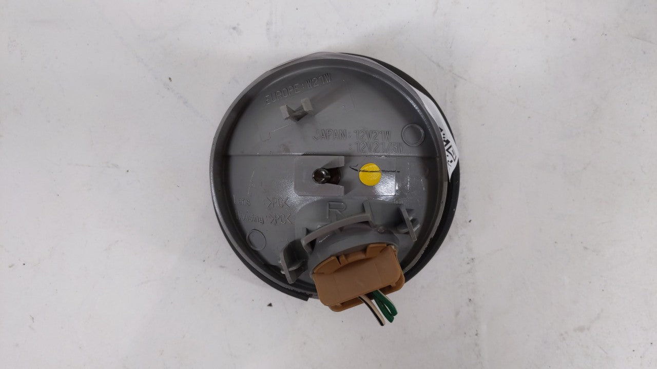 2001-2005 Lexus Is300 Tail Light Assembly Passenger Right OEM Fits Fits 2001 2002 2003 2004 2005 OEM Used Auto Parts - Oemus
