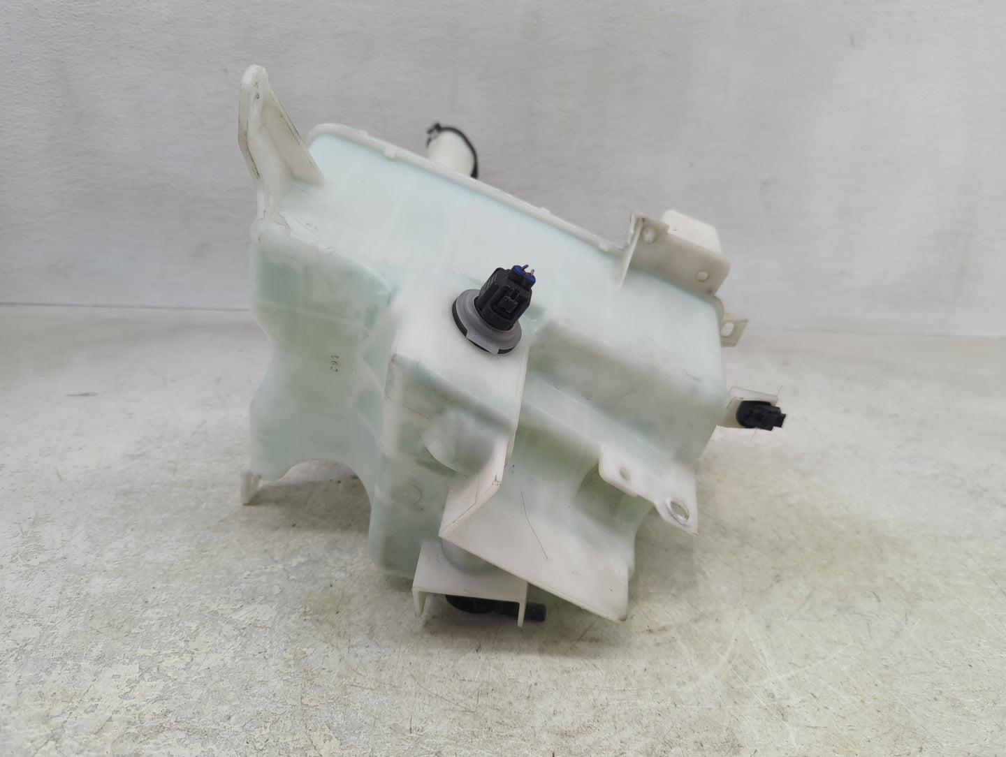 2001-2006 Lexus Ls430 Windshield Washer Fluid Reservoir Bottle Oem - Oemusedautoparts1.com