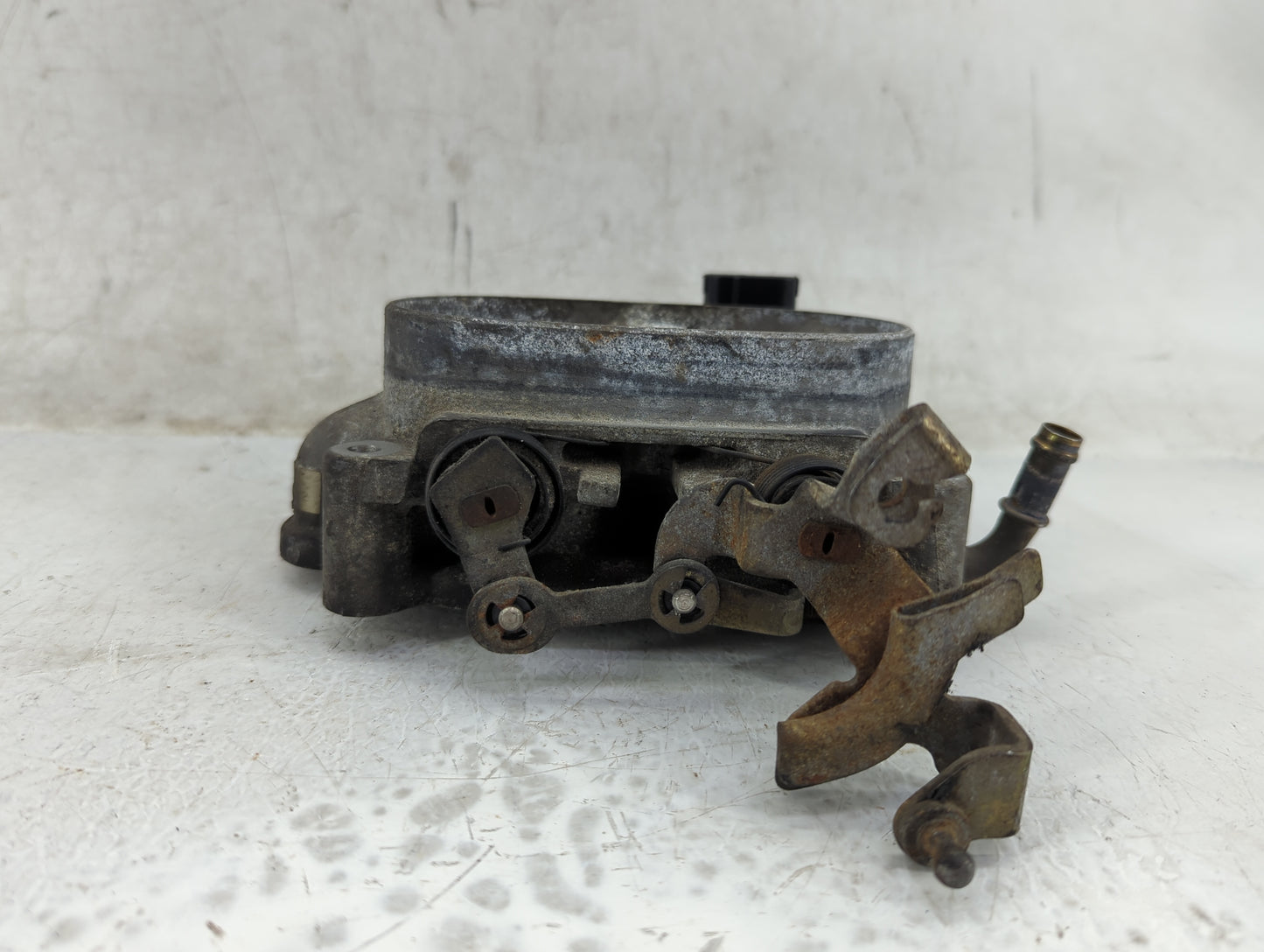 2002 Lincoln Continental Throttle Body Fits Fits 2003 2004 2005 OEM Used Auto Parts - Oemusedautoparts1.com