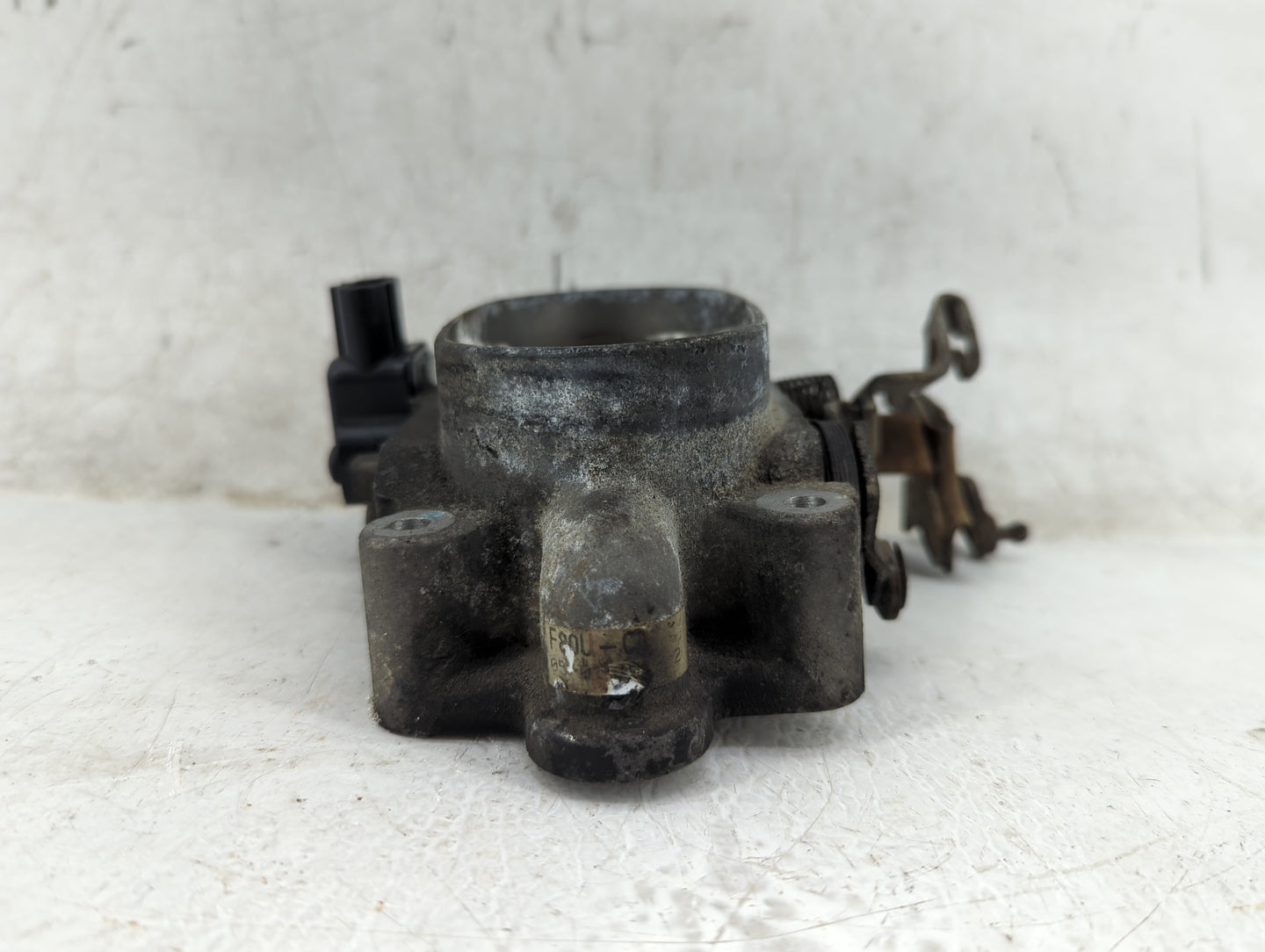 2002 Lincoln Continental Throttle Body Fits Fits 2003 2004 2005 OEM Used Auto Parts - Oemusedautoparts1.com
