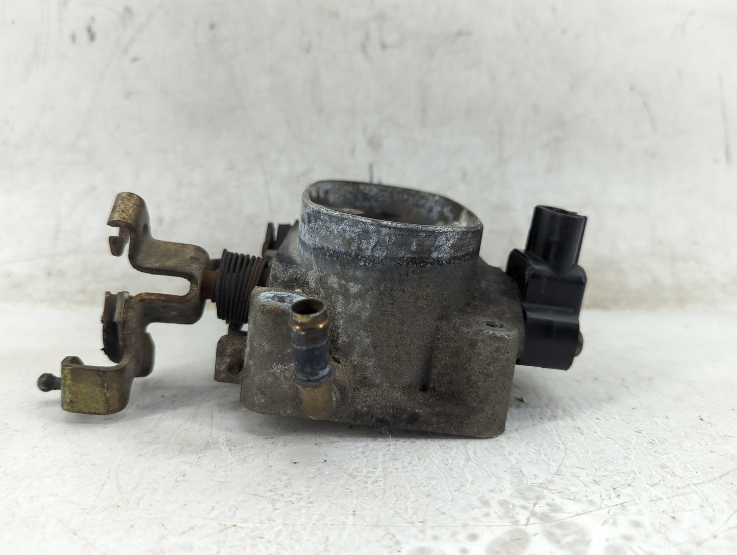 2002 Lincoln Continental Throttle Body Fits Fits 2003 2004 2005 OEM Used Auto Parts - Oemusedautoparts1.com