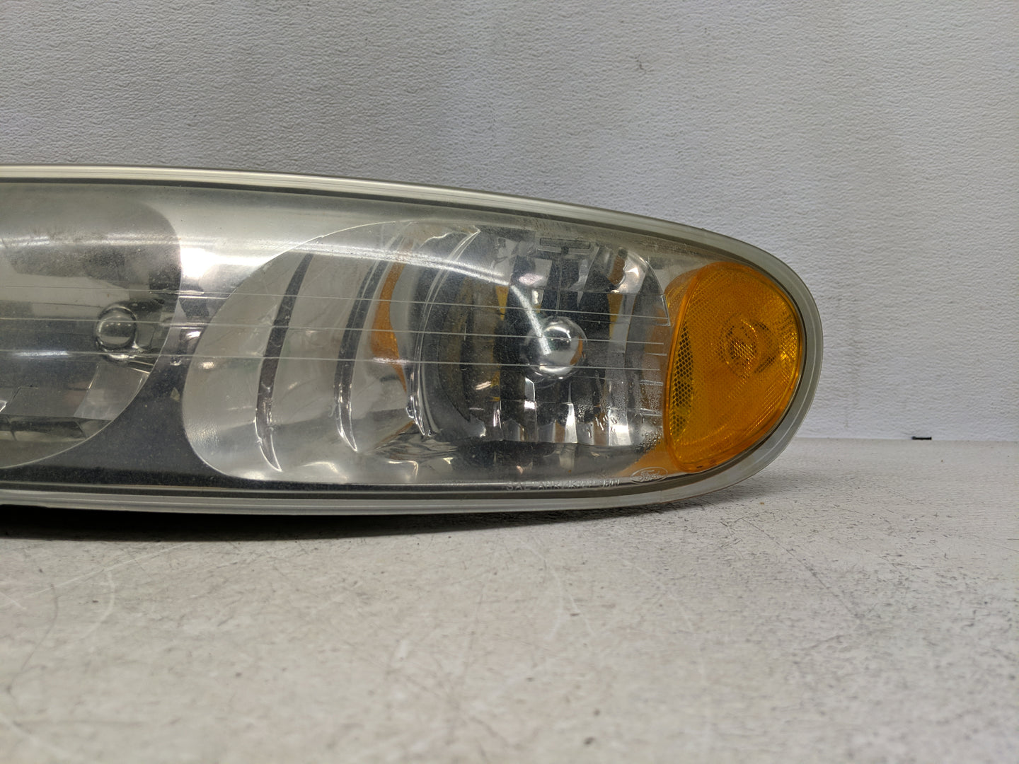2002 Lincoln Continental Driver Left Oem Head Light Headlight Lamp - Oemusedautoparts1.com