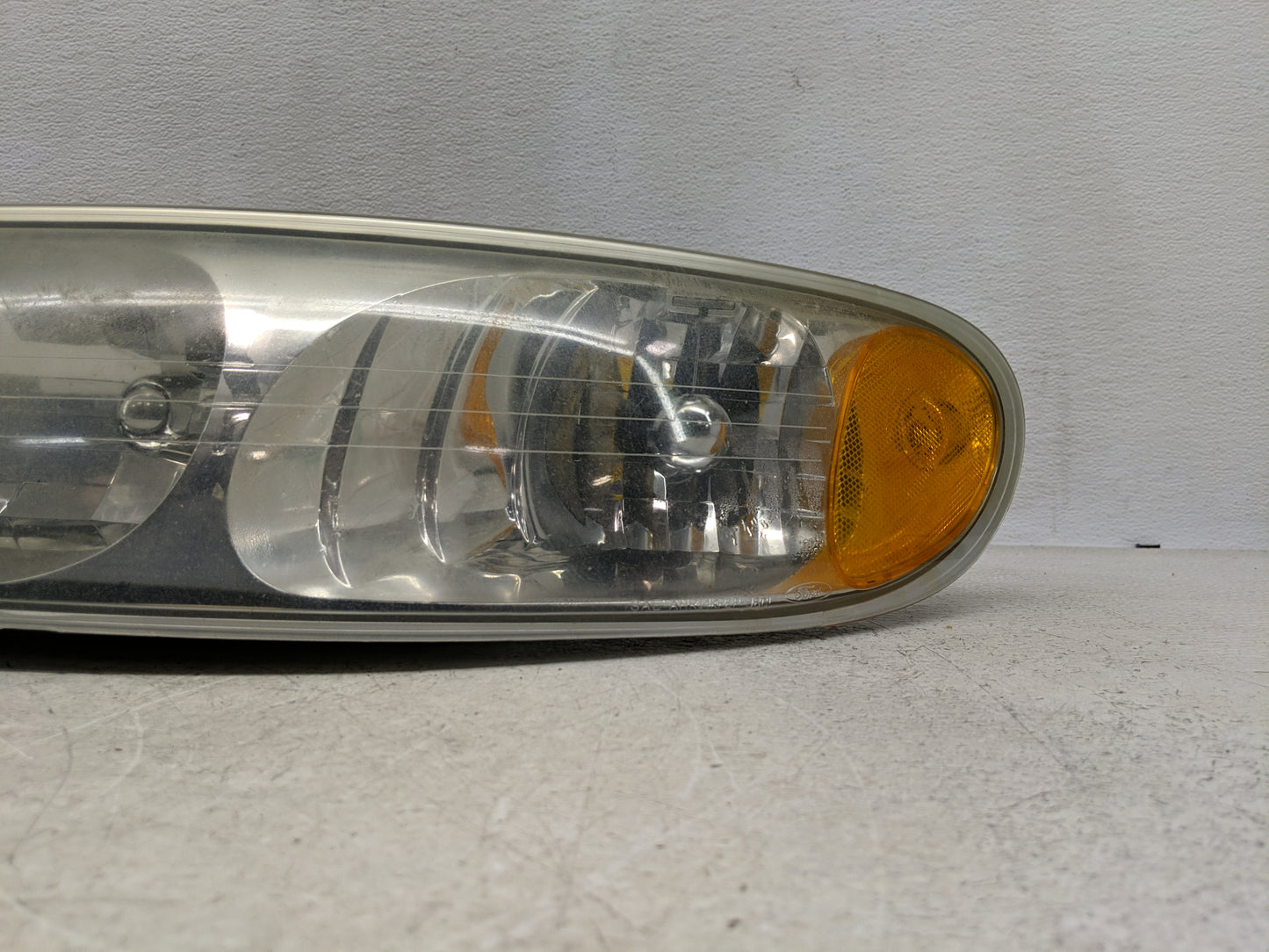 2002 Lincoln Continental Driver Left Oem Head Light Headlight Lamp - Oemusedautoparts1.com