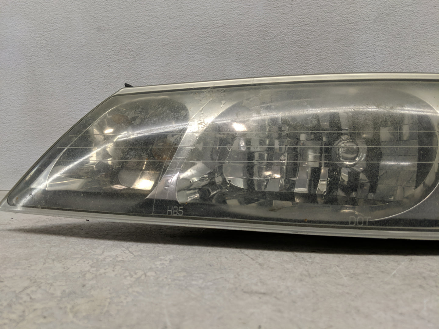 2002 Lincoln Continental Driver Left Oem Head Light Headlight Lamp - Oemusedautoparts1.com