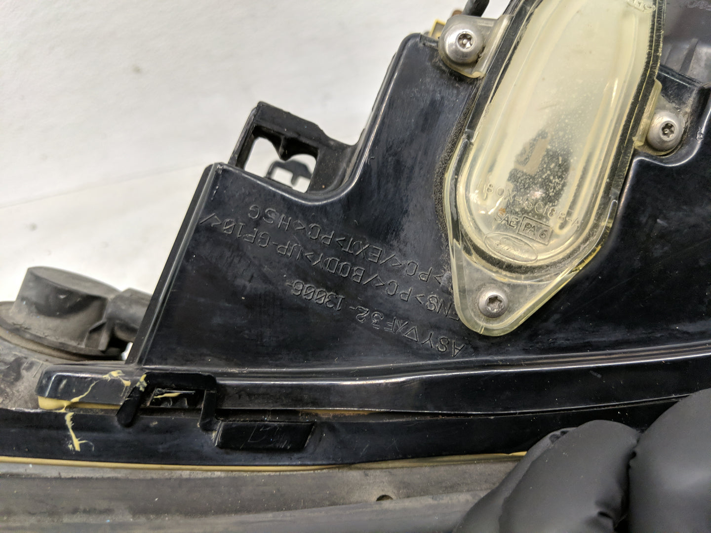 2002 Lincoln Continental Driver Left Oem Head Light Headlight Lamp - Oemusedautoparts1.com