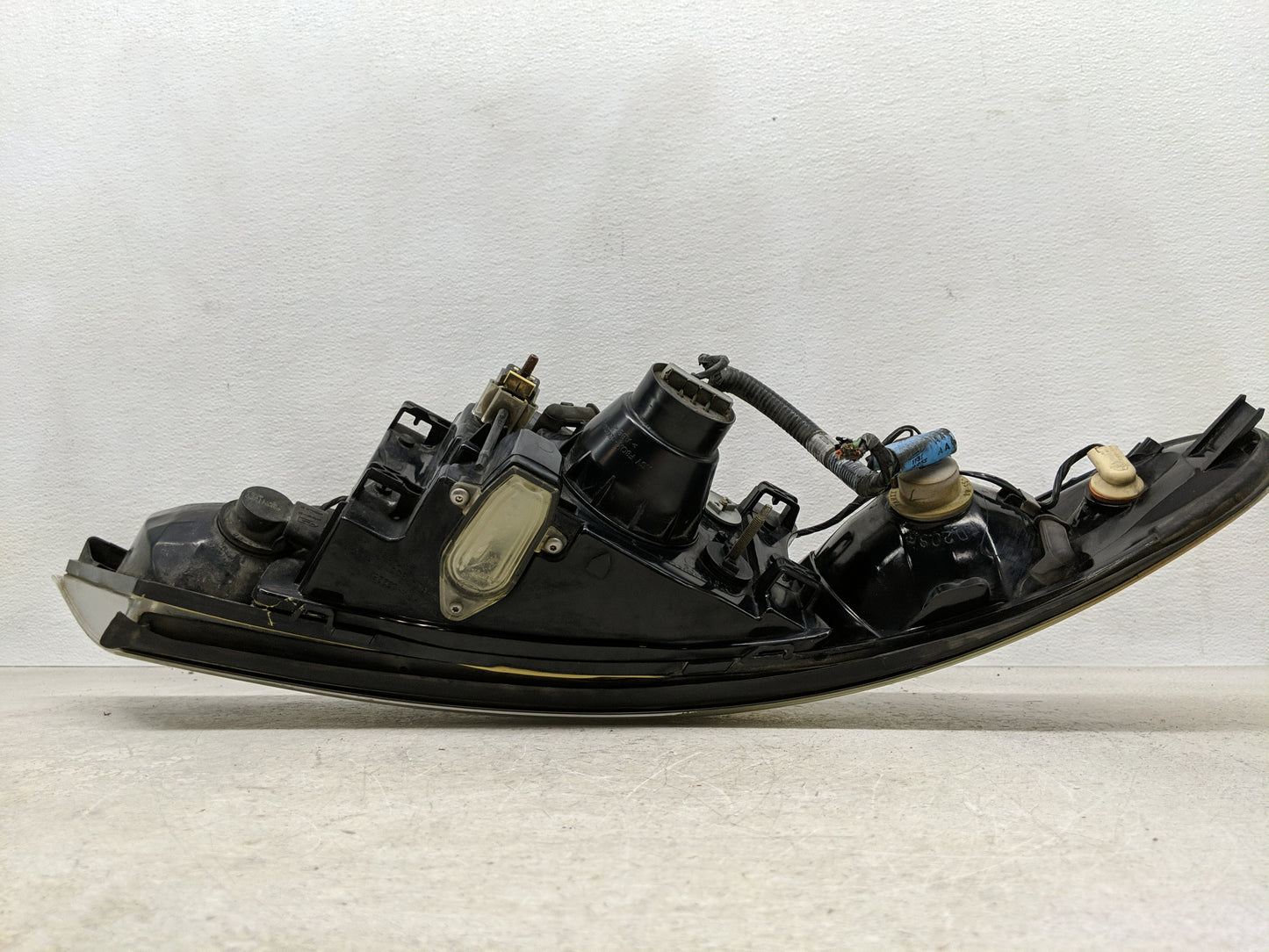 2002 Lincoln Continental Driver Left Oem Head Light Headlight Lamp - Oemusedautoparts1.com
