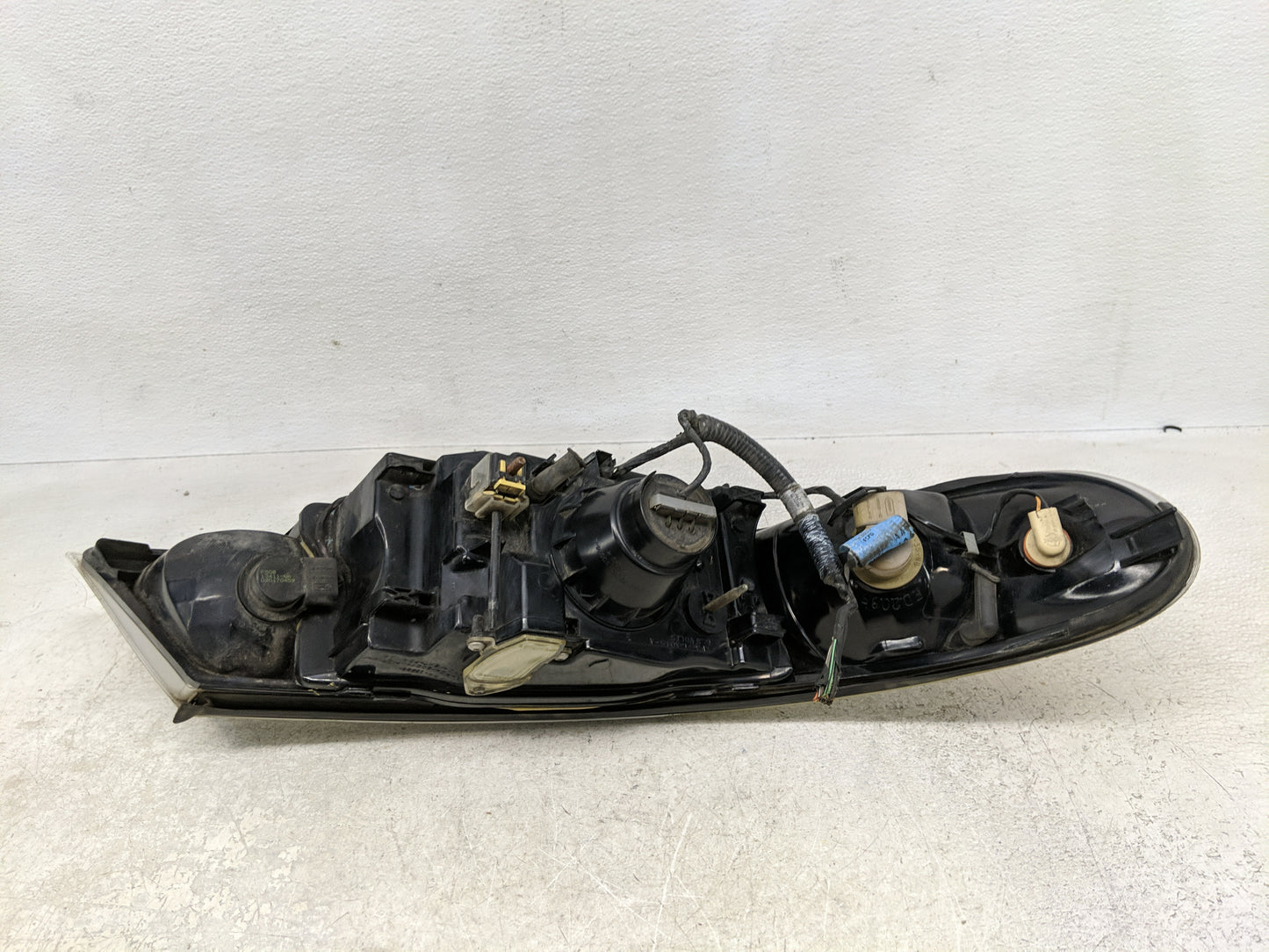 2002 Lincoln Continental Driver Left Oem Head Light Headlight Lamp - Oemusedautoparts1.com