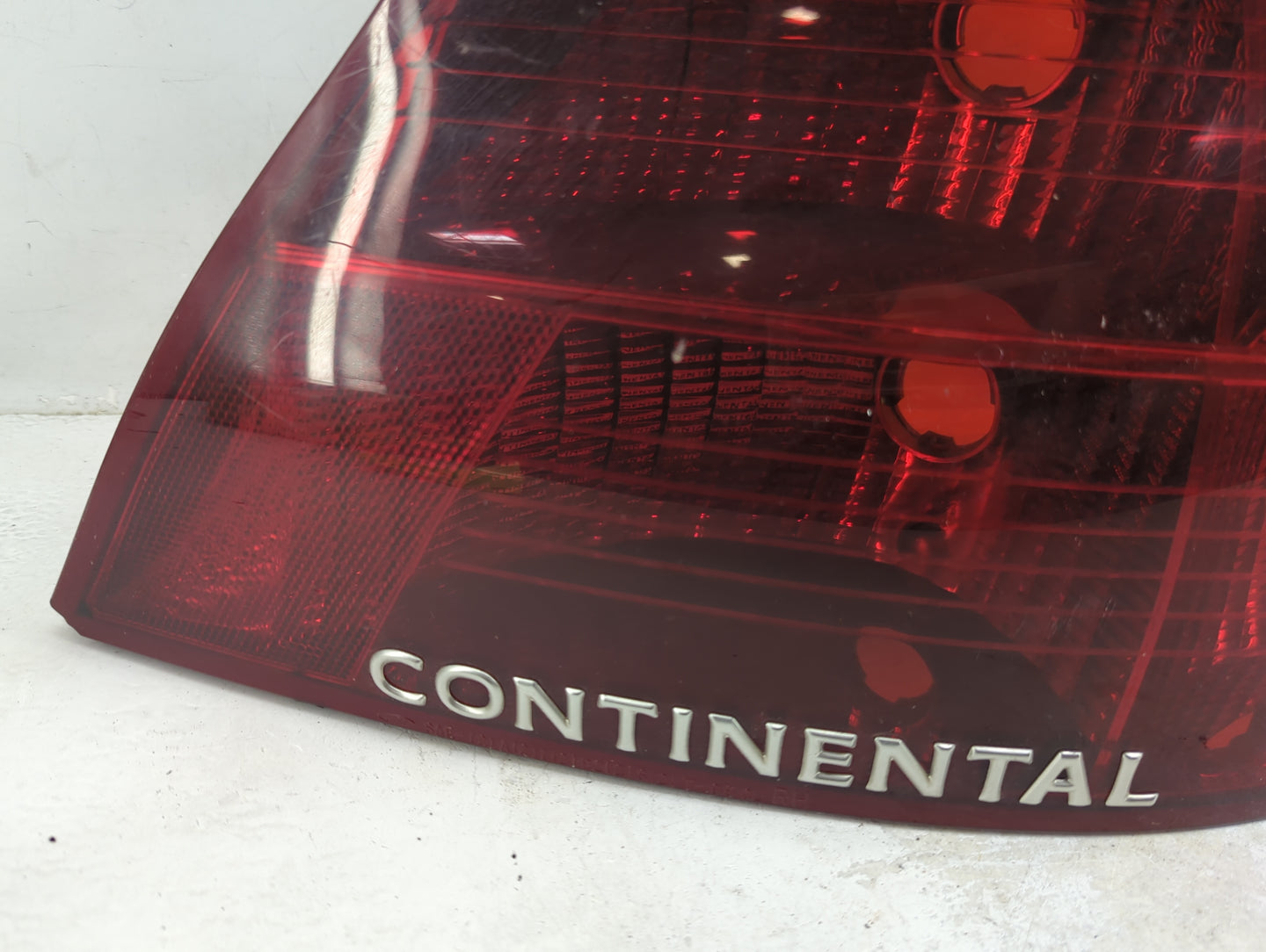 2002 Lincoln Continental Tail Light Assembly Passenger Right OEM P/N:44ZH-1135 Fits OEM Used Auto Parts - Oemusedautoparts1.