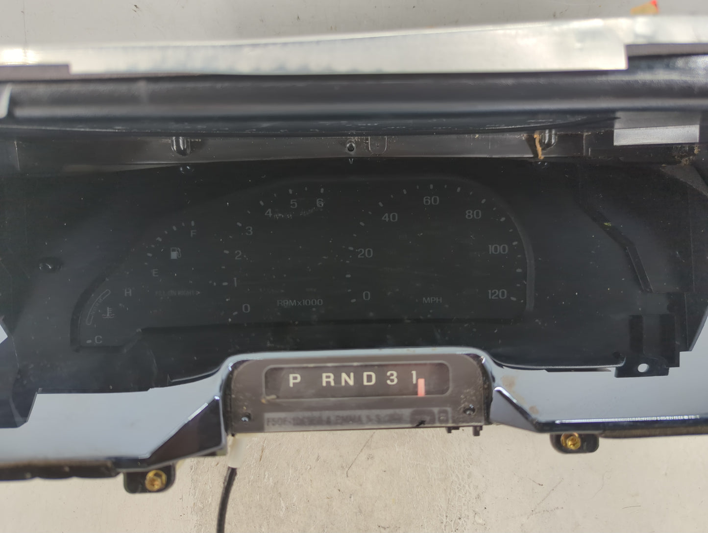 2002 Lincoln Continental Instrument Cluster Speedometer Gauges Fits OEM Used Auto Parts - Oemusedautoparts1.com