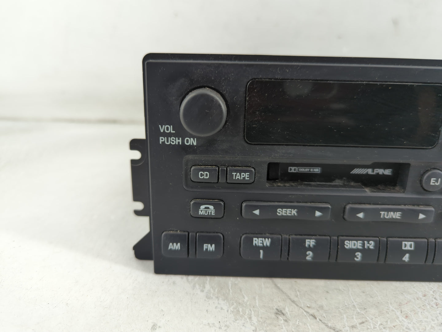 2002 Lincoln Continental Radio AM FM Cd Player Receiver Replacement P/N:2F3T-18C870-AA Fits OEM Used Auto Parts - Oemusedaut