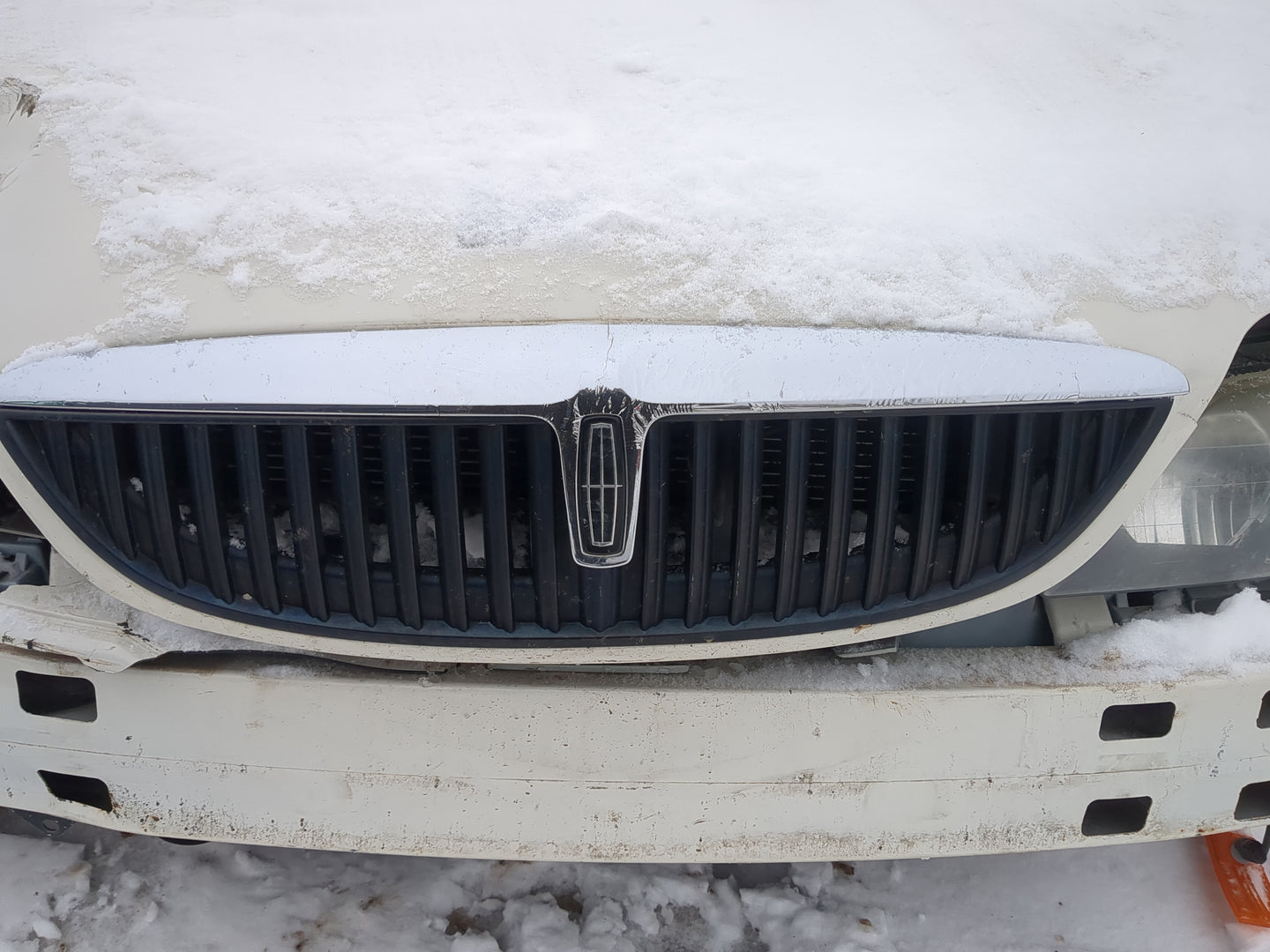 2002 Lincoln Ls Front Grille Bumper Not Included - Oemusedautoparts1.com
