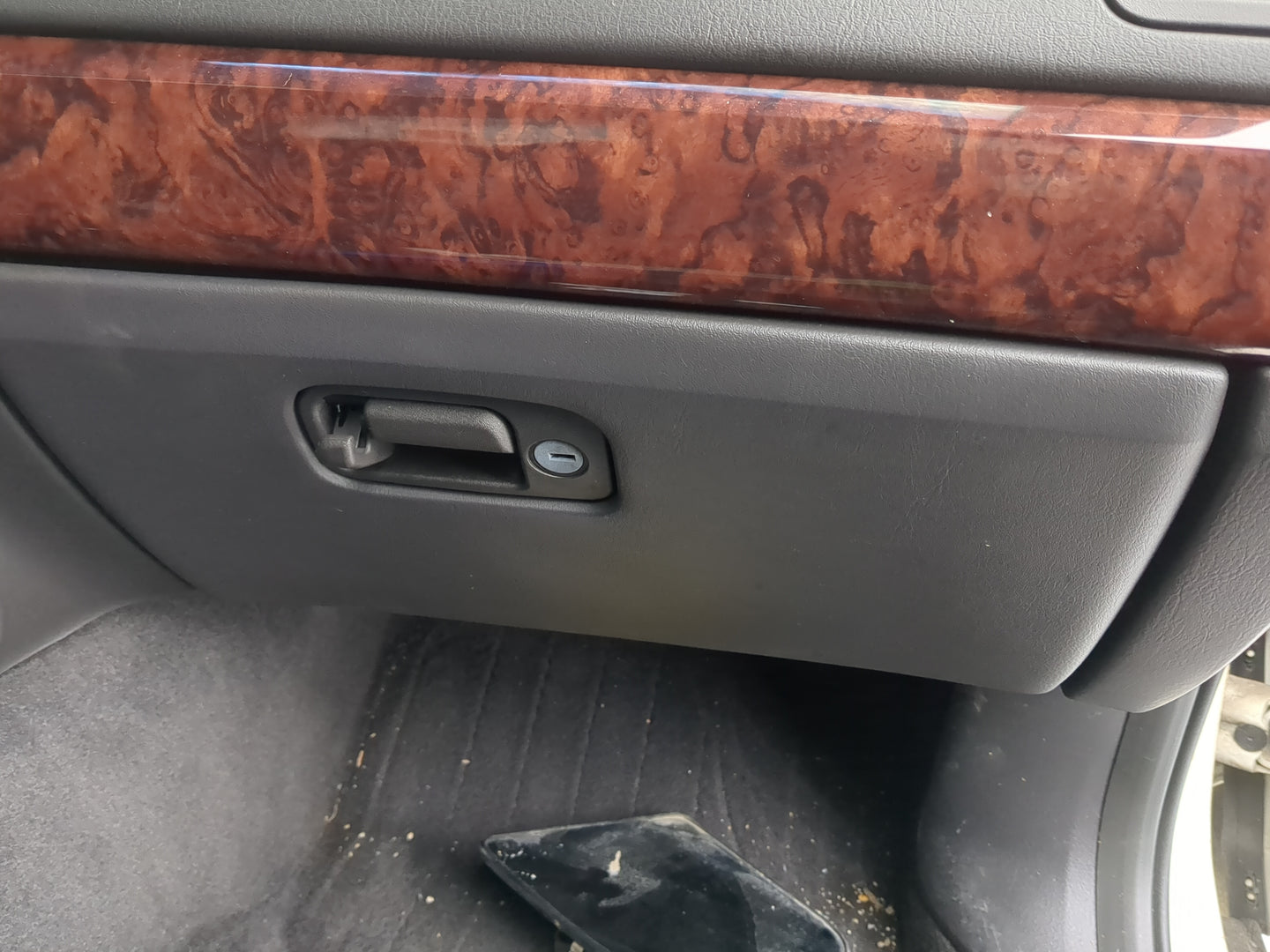 2002 Lincoln Ls Passenger Glove Box Door Storage Compartment - Oemusedautoparts1.com