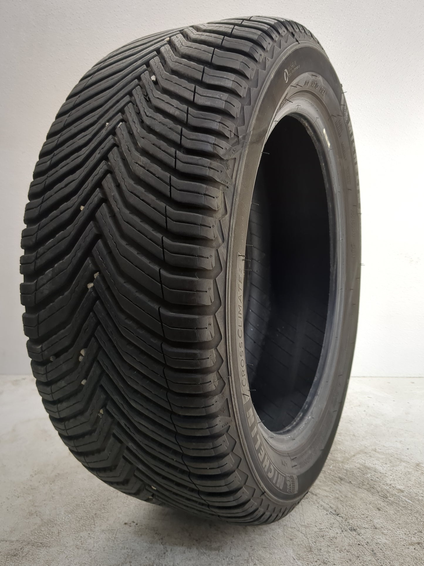 Used Tire 235/50R17 MICHELIN CROSSCLIMATE 2 96H - Tread Depth 20/32 - Oemusedautoparts1.com