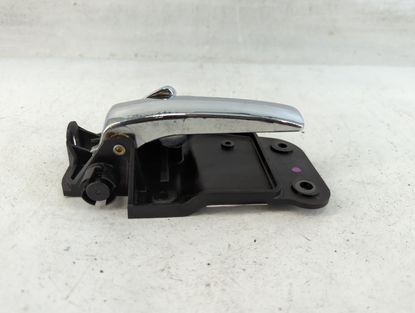 2002 Lincoln Ls Drivers Side Inside Front Door Handle Oem - Oemusedautoparts1.com
