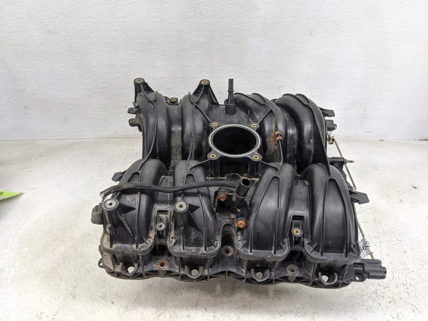 2001-2002 Lincoln Navigator Air Intake Manifold P/N:3L3E-9G730-EA Fits Fits 2001 2002 OEM Used Auto Parts - Oemusedautoparts