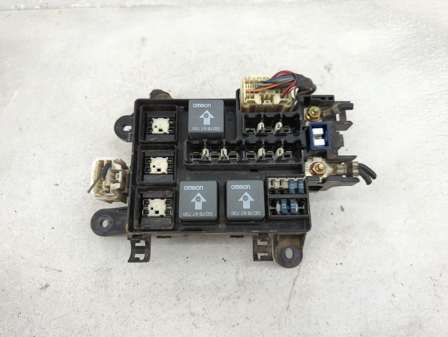 2002 Mazda 626 Fusebox Fuse Box Panel Relay Module P/N:GD7B 67 730 Fits OEM Used Auto Parts - Oemusedautoparts1.com