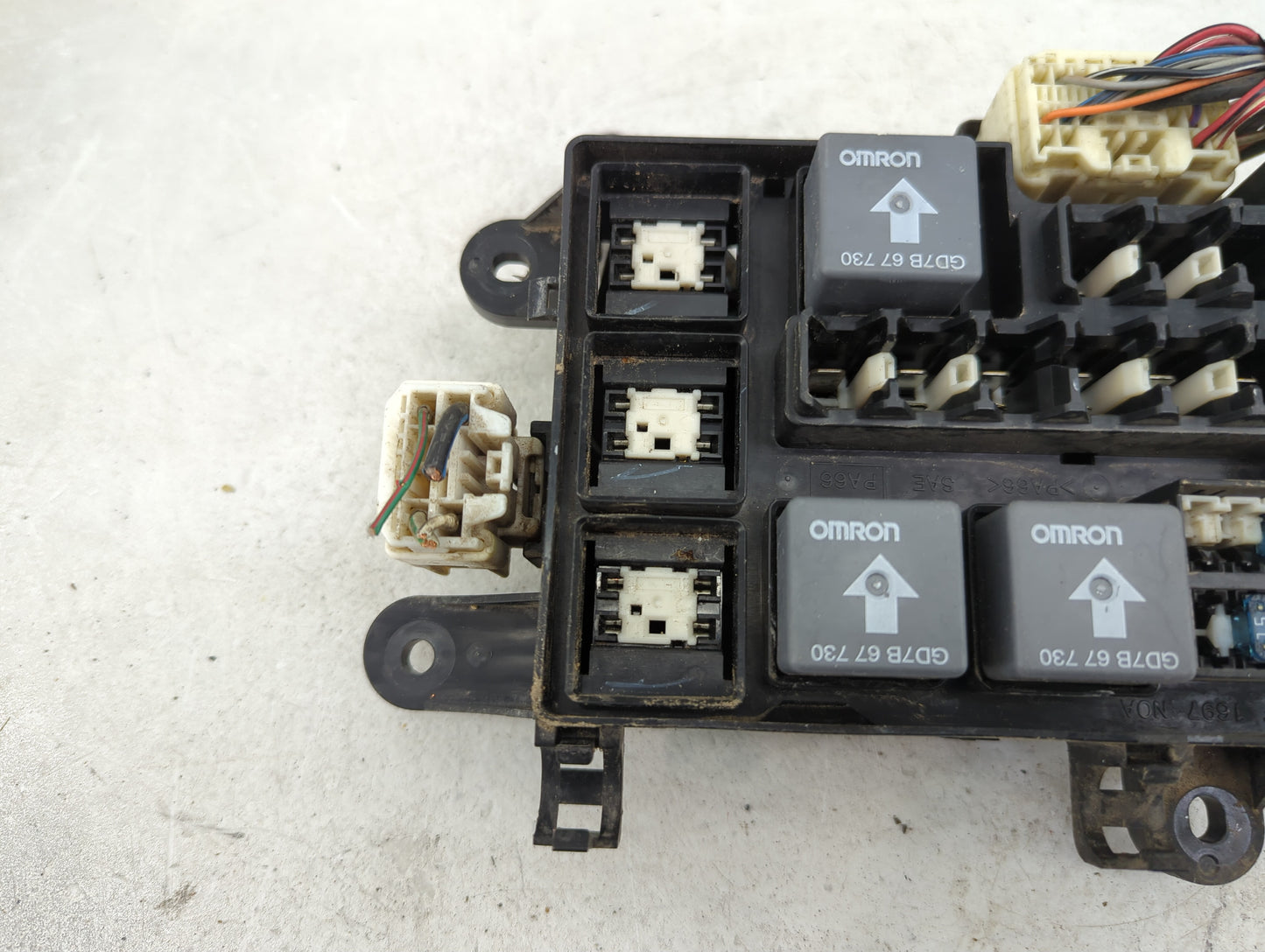 2002 Mazda 626 Fusebox Fuse Box Panel Relay Module P/N:GD7B 67 730 Fits OEM Used Auto Parts - Oemusedautoparts1.com