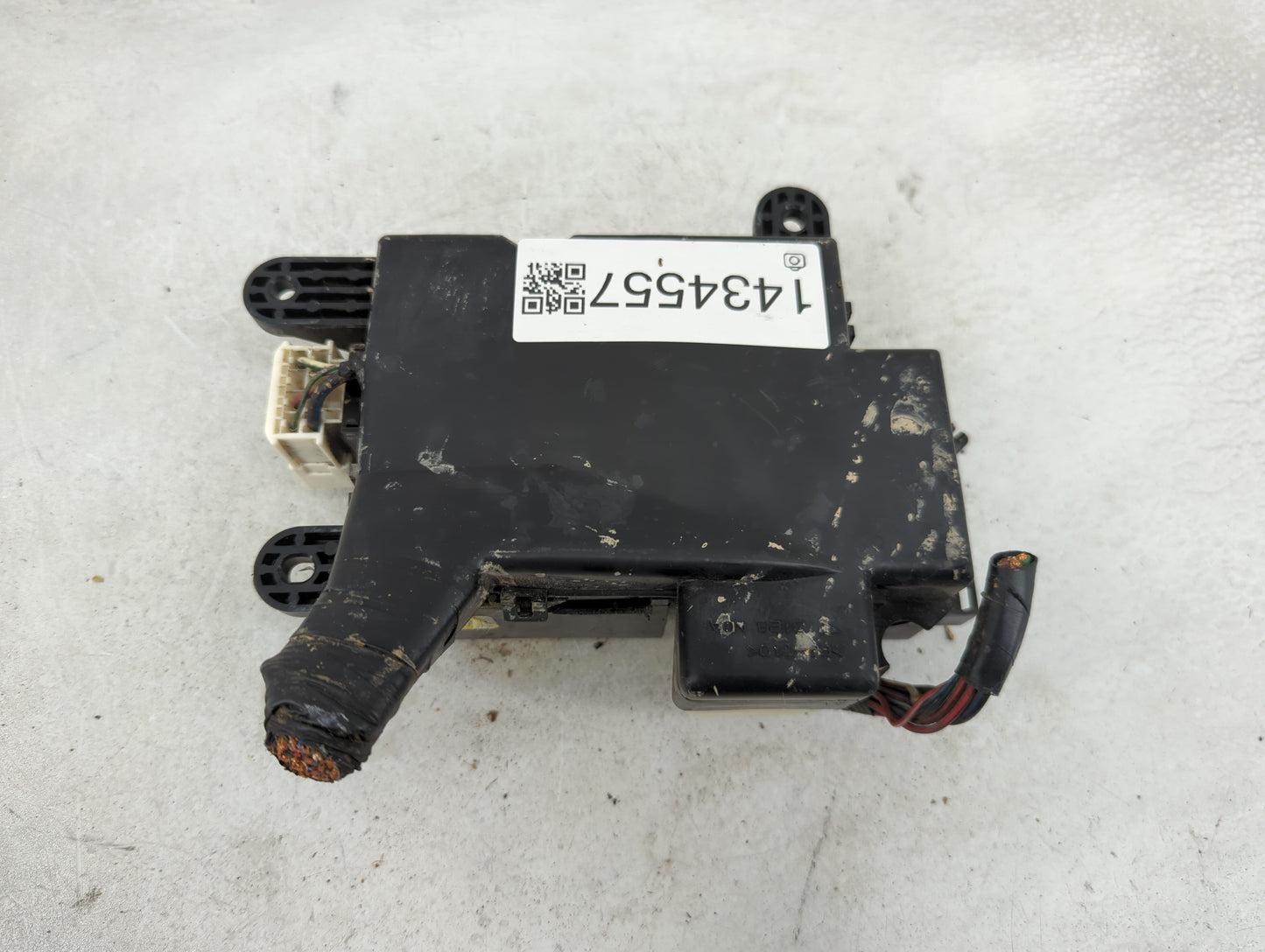 2002 Mazda 626 Fusebox Fuse Box Panel Relay Module P/N:GD7B 67 730 Fits OEM Used Auto Parts - Oemusedautoparts1.com