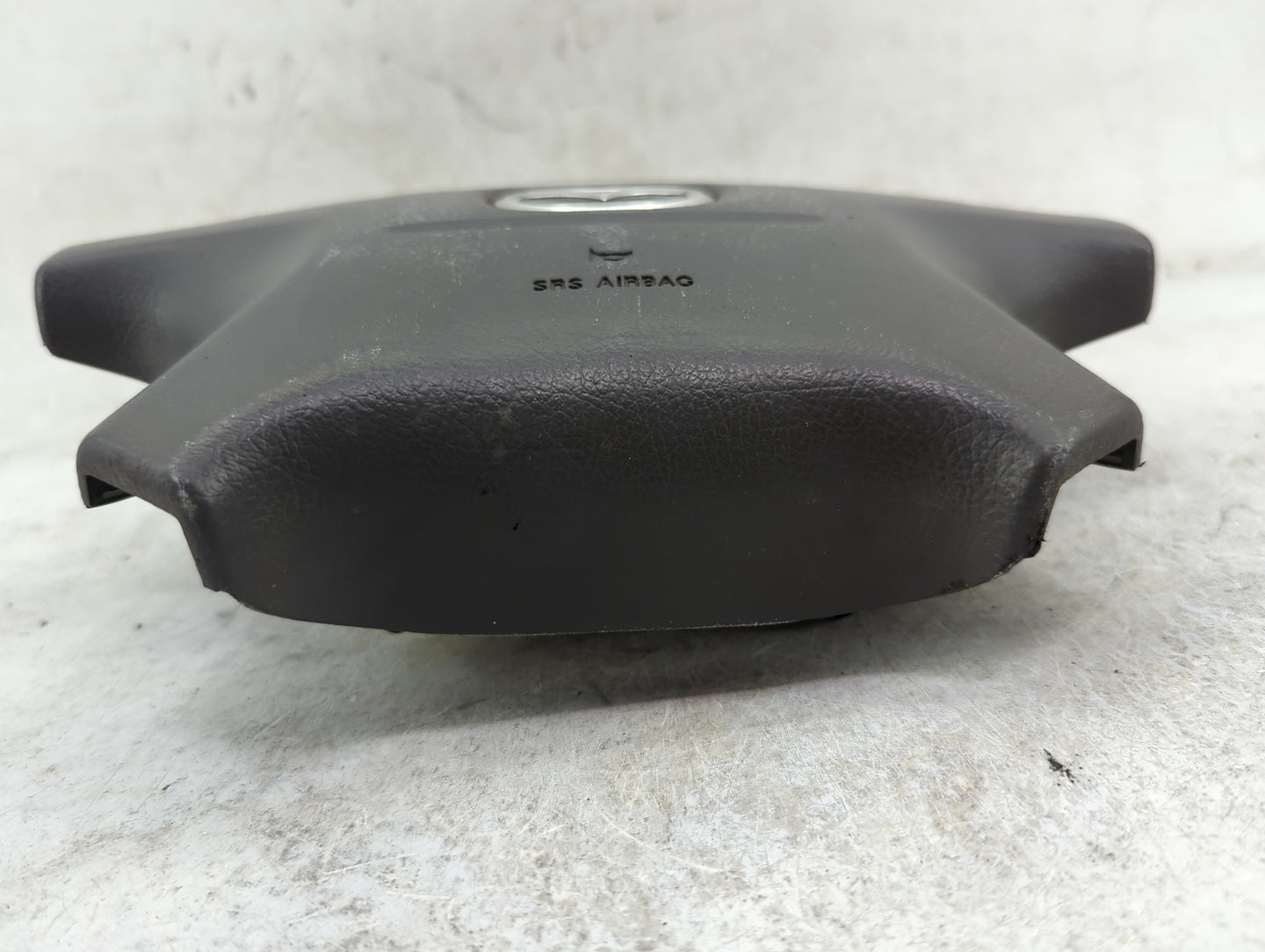 2000-2002 Mazda 626 Air Bag Driver Left Steering Wheel Mounted P/N:DBSN5V5ZAKY Fits Fits 2000 2001 2002 OEM Used Auto Parts 