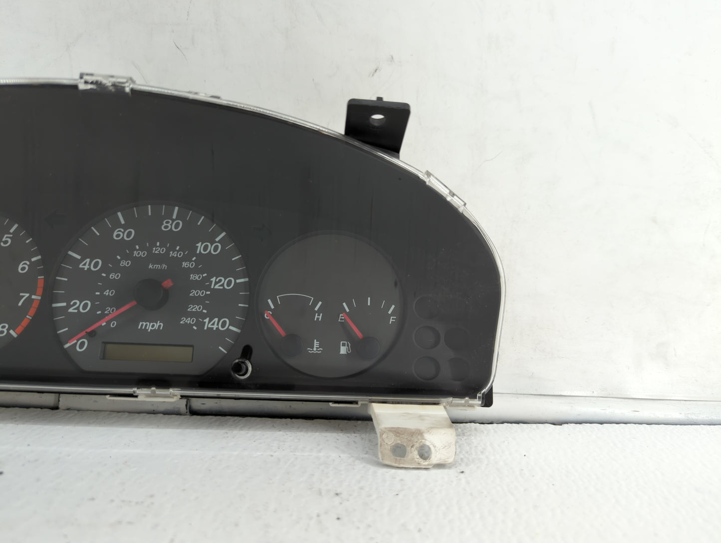 2001-2002 Mazda 626 Instrument Cluster Speedometer Gauges P/N:69218-960A Fits Fits 2001 2002 OEM Used Auto Parts - Oemusedau