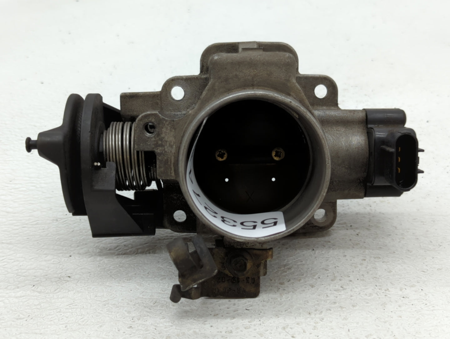 2001-2002 Mazda Tribute Throttle Body P/N:YL8U-DE Fits Fits 2001 2002 2003 OEM Used Auto Parts - Oemusedautoparts1.com