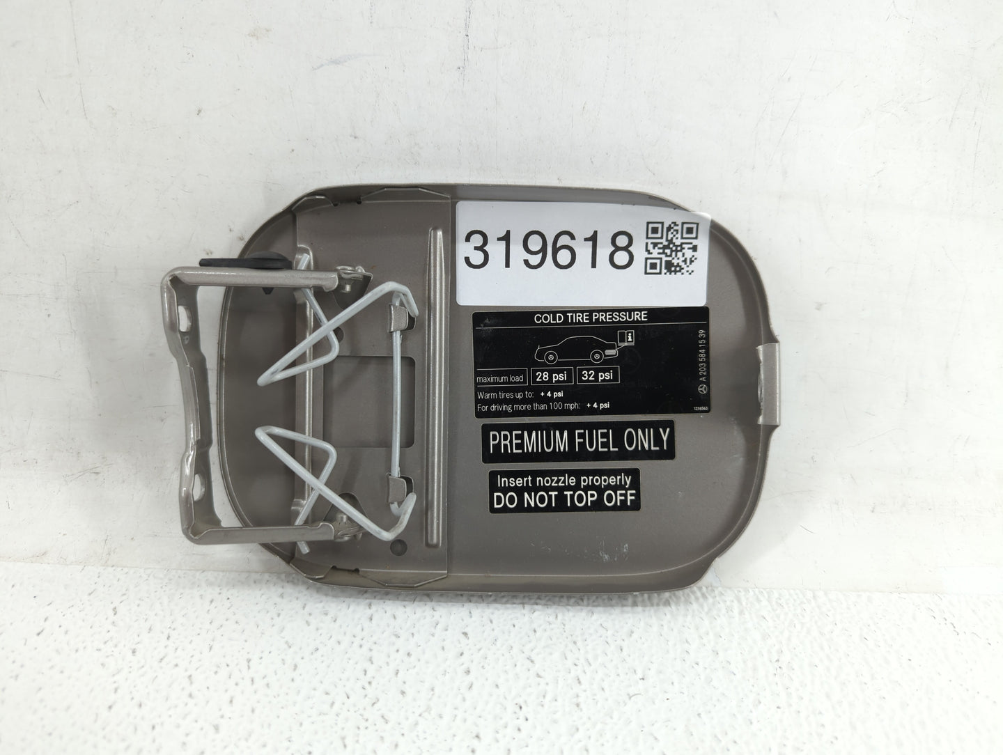 2002 Mercedes-benz C230 Fuel Tank Door Lid Gas Tank Granite Gray Metallic - Oemusedautoparts1.com