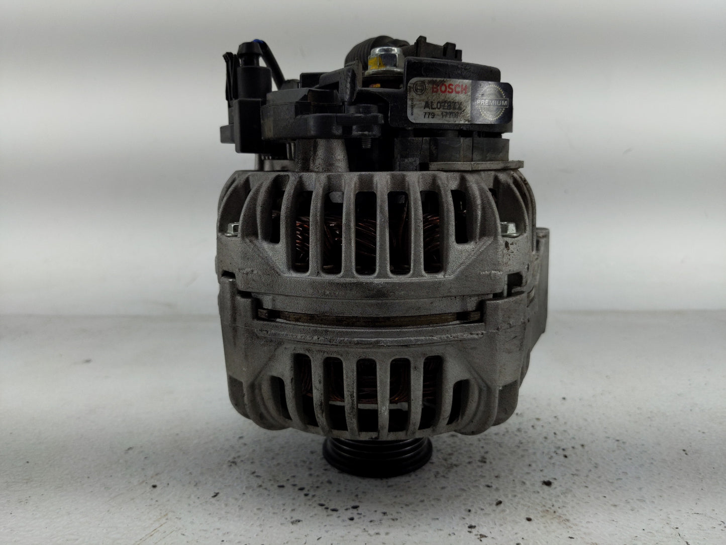 2001-2005 Mercedes-Benz C240 Alternator Replacement Generator Charging Assembly Engine OEM P/N:A 011 154 64 02 Fits OEM Used