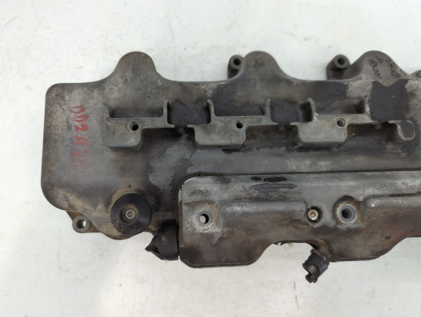 2002 Mercedes-Benz C240 Driver Left Cylinder Head Valve Cover P/N:A112 016 0 020 Fits OEM Used Auto Parts - Oemusedautoparts