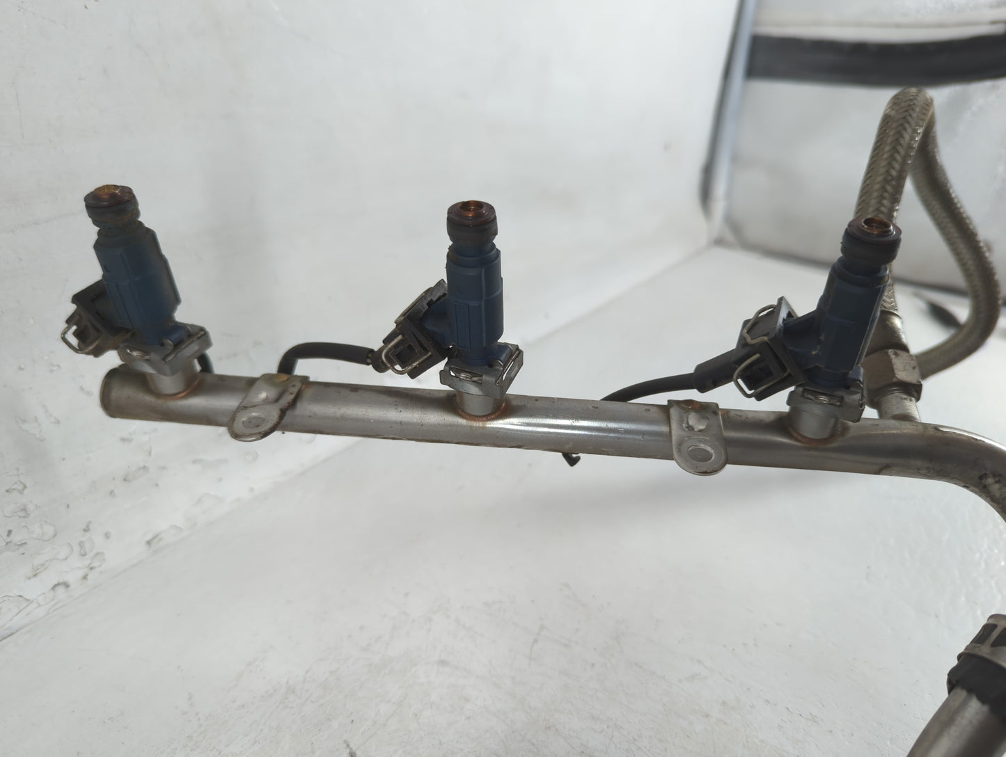 2002 Mercedes-benz C240 FUEL WITH RAIL INJECTORS - Oemusedautoparts1.com