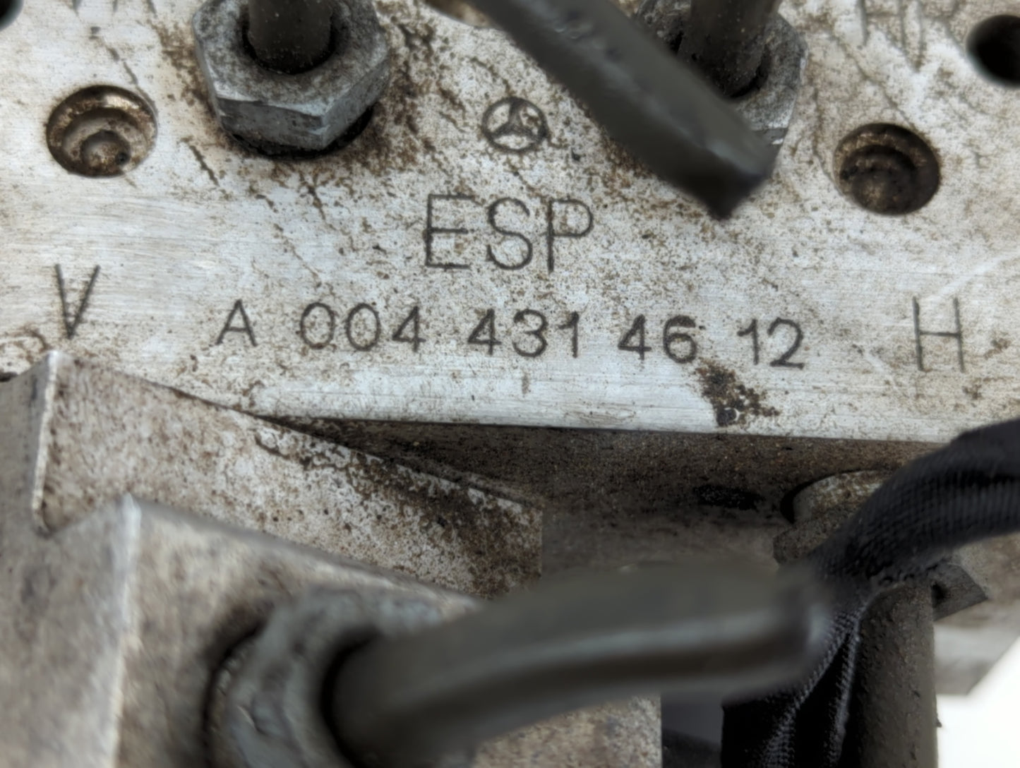 2000-2002 Mercedes-Benz S500 ABS Pump Control Module Replacement P/N:004 431 46 12 003 431 87 12 Fits Fits 2000 2001 2002 OE