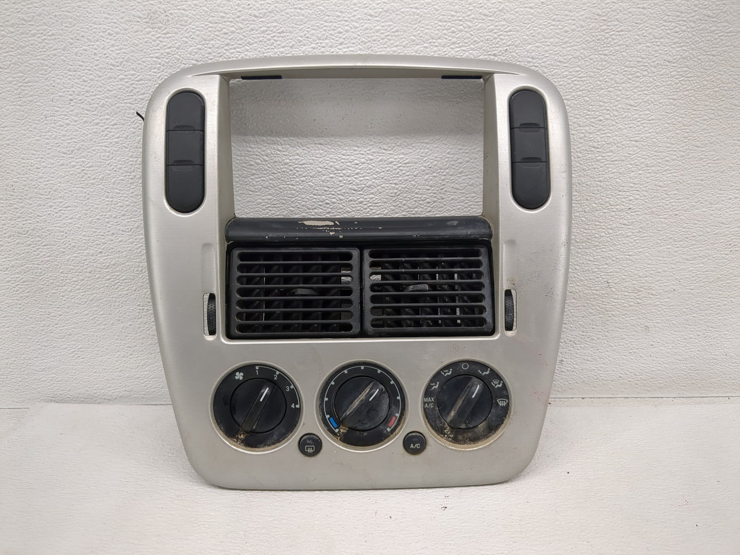 2002-2003 Mercury Mountaineer Climate Control Module Temperature AC/Heater Replacement Fits Fits 2002 2003 OEM Used Auto Par
