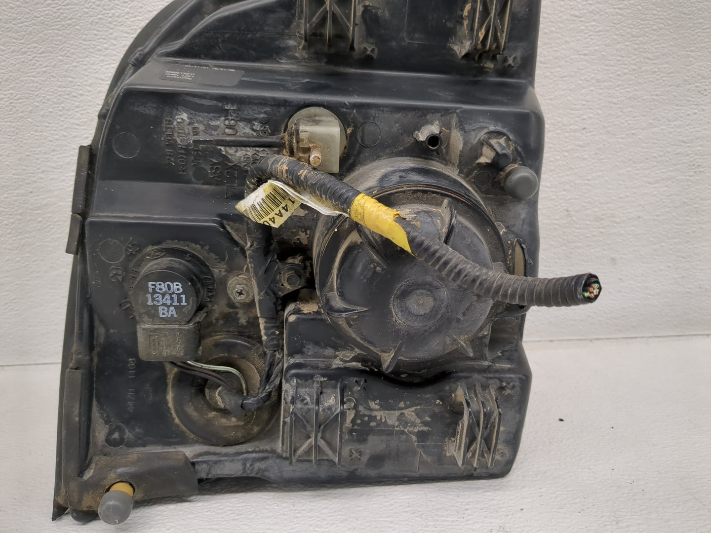 2002 Mercury Mountaineer Passenger Right Oem Head Light Headlight Lamp - Oemusedautoparts1.com