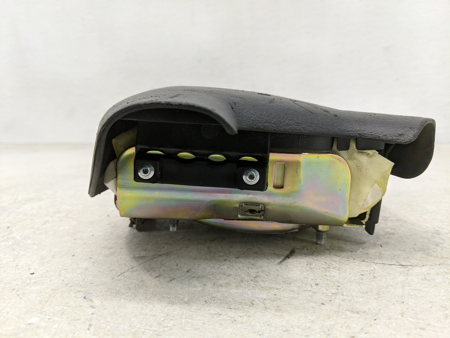 2002 Mercury Mountaineer Air Bag Driver Left Steering Wheel Mounted Fits OEM Used Auto Parts - Oemusedautoparts1.com