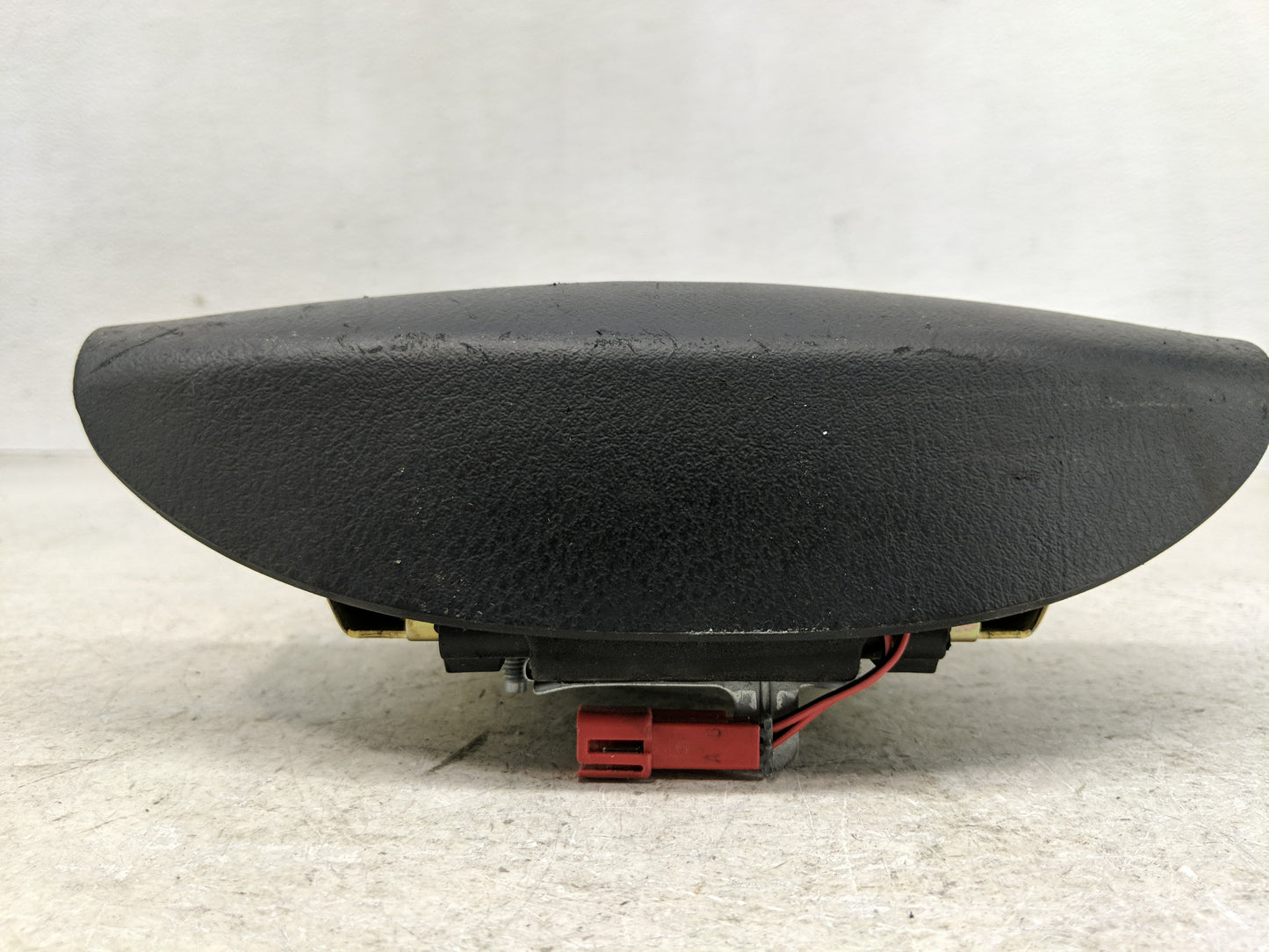 2002 Mercury Mountaineer Air Bag Driver Left Steering Wheel Mounted Fits OEM Used Auto Parts - Oemusedautoparts1.com