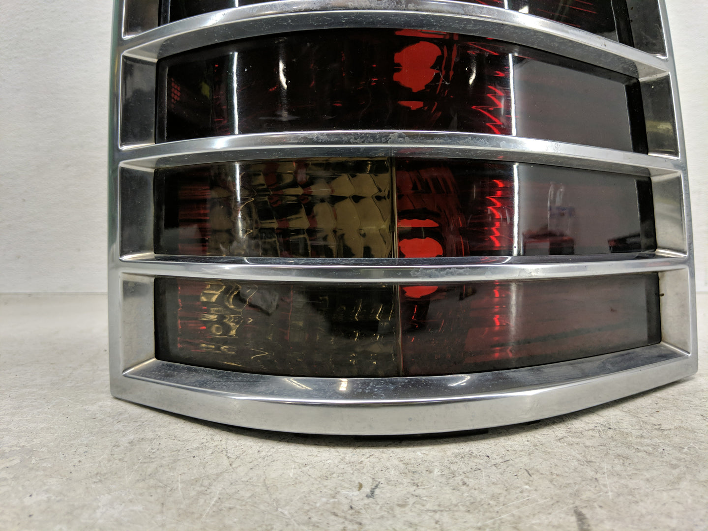 2002-2005 Mercury Mountaineer Tail Light Assembly Driver Left OEM P/N:IL2X-13B504-A Fits Fits 2002 2003 2004 2005 OEM Used A