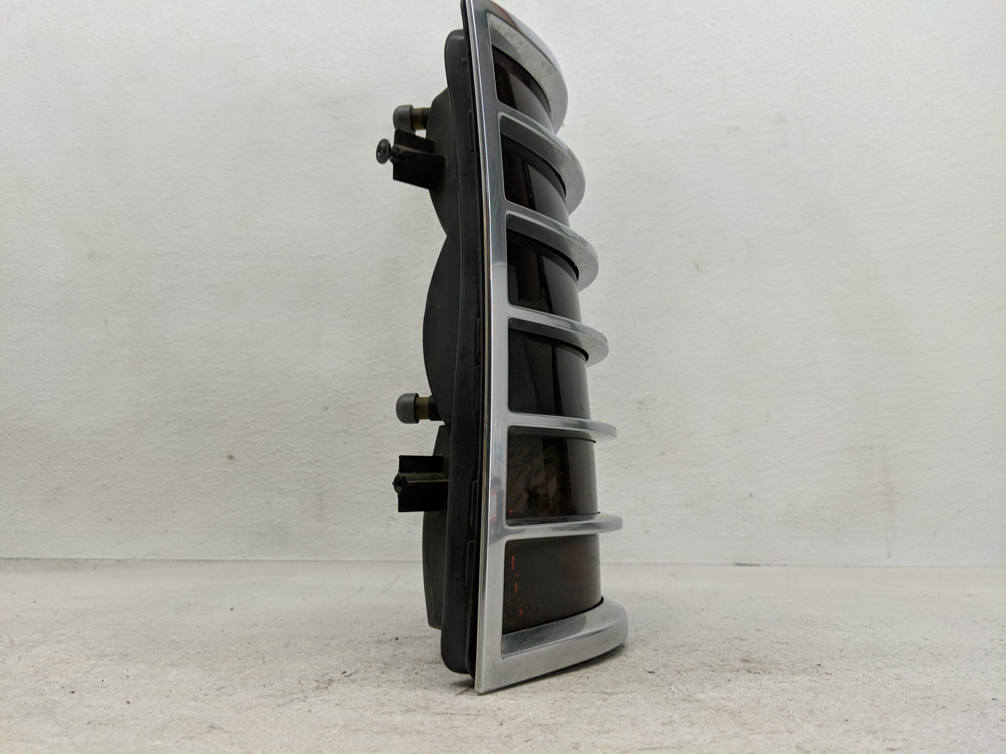 2002-2005 Mercury Mountaineer Tail Light Assembly Driver Left OEM P/N:IL2X-13B504-A Fits Fits 2002 2003 2004 2005 OEM Used A