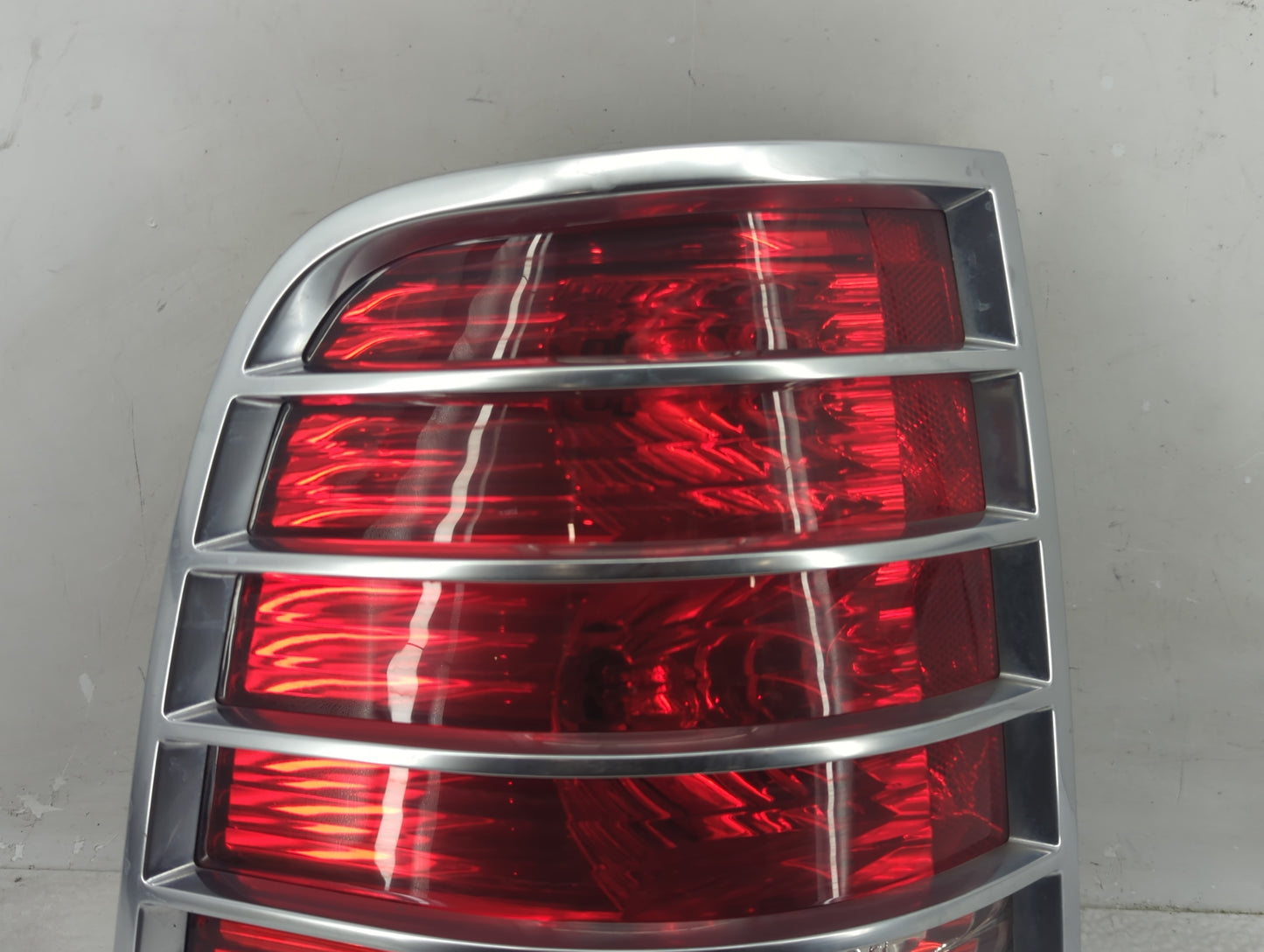 2002-2005 Mercury Mountaineer Tail Light Assembly Driver Left OEM Fits Fits 2002 2003 2004 2005 OEM Used Auto Parts - Oemuse