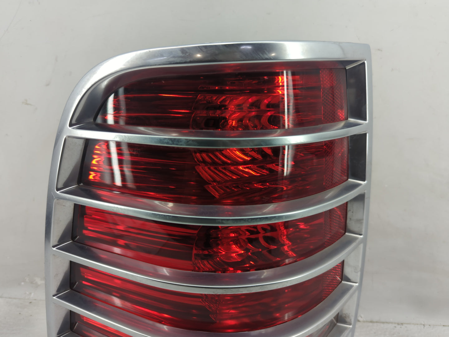 2002-2005 Mercury Mountaineer Tail Light Assembly Driver Left OEM P/N:44ZH-1470 Fits Fits 2002 2003 2004 2005 OEM Used Auto 