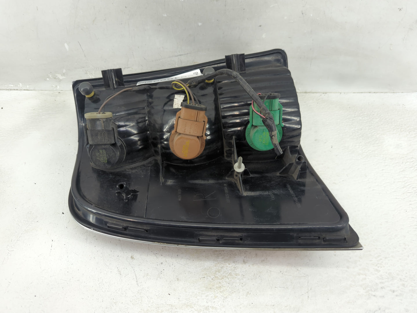 2002-2005 Mercury Mountaineer Tail Light Assembly Passenger Right OEM P/N:IL2X-13B504-A Fits Fits 2002 2003 2004 2005 OEM Us