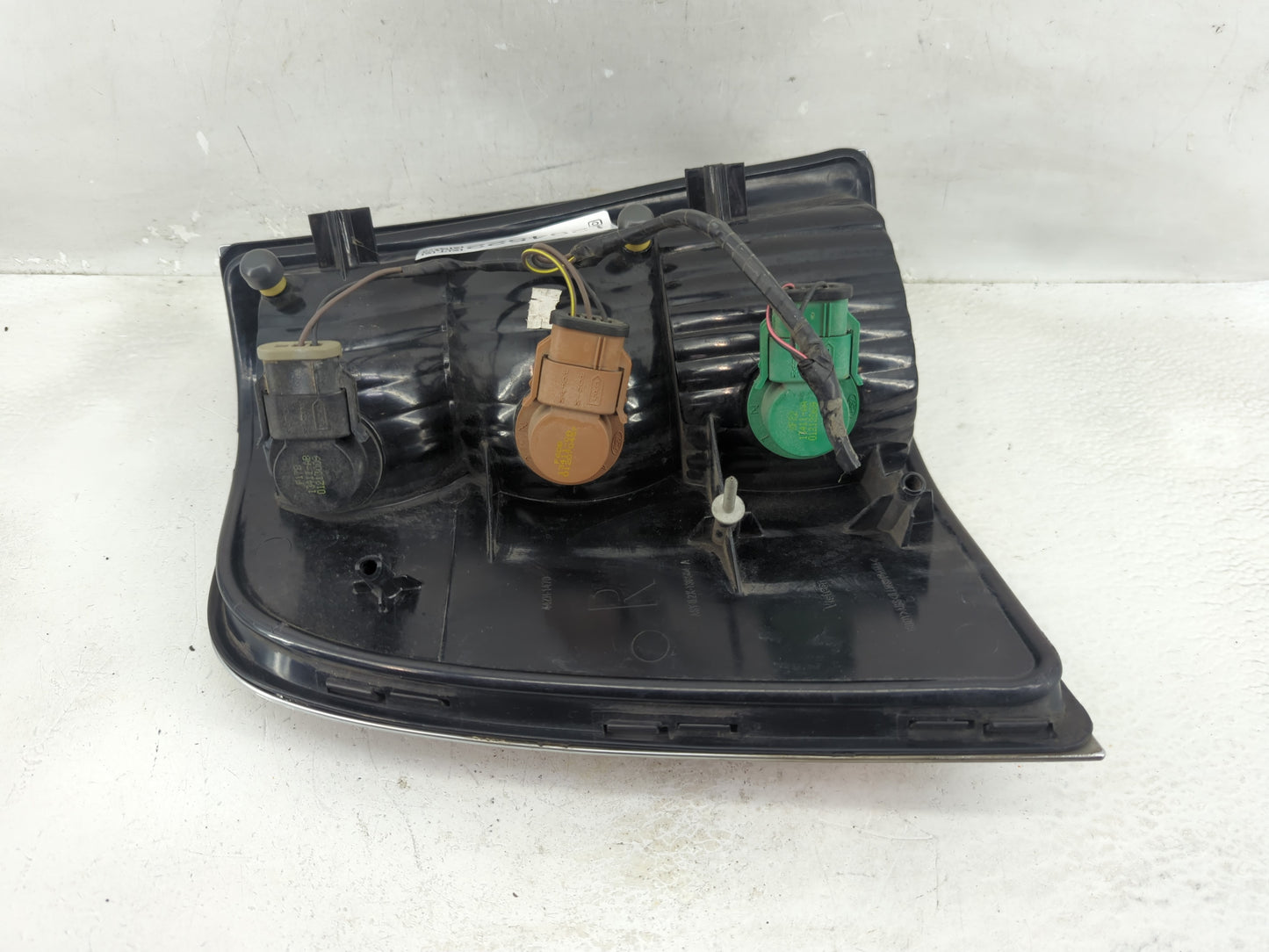 2002-2005 Mercury Mountaineer Tail Light Assembly Passenger Right OEM P/N:IL2X-13B504-A Fits Fits 2002 2003 2004 2005 OEM Us