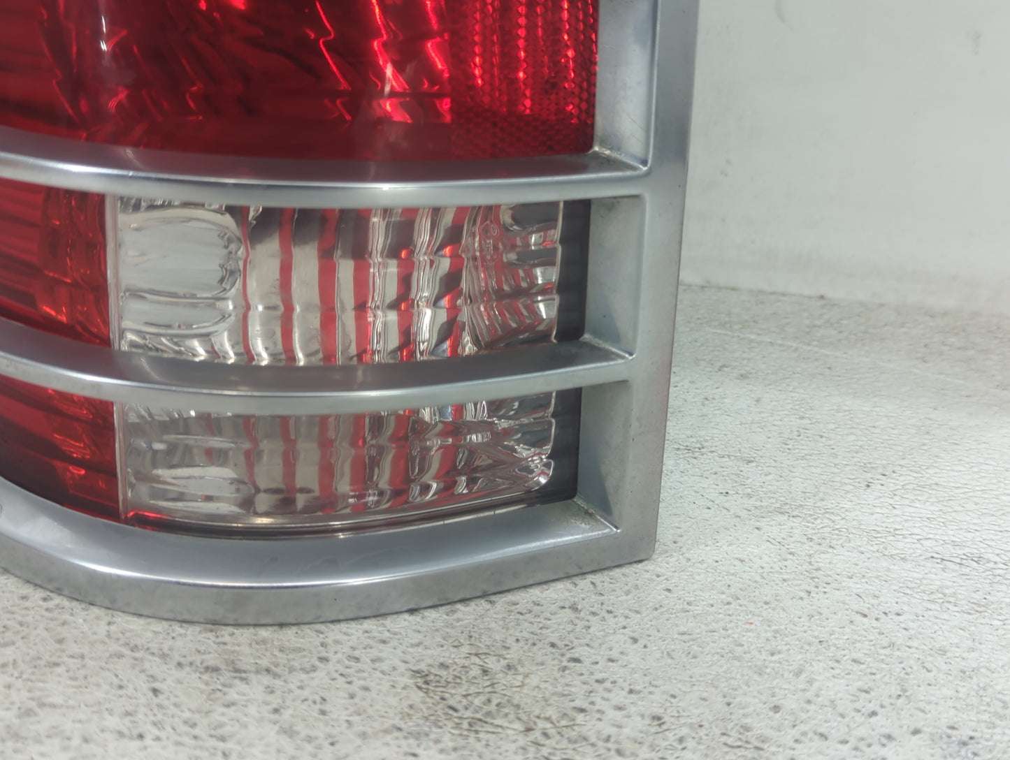 2002-2005 Mercury Mountaineer Tail Light Assembly Driver Left OEM P/N:44ZH-1470 Fits Fits 2002 2003 2004 2005 OEM Used Auto 