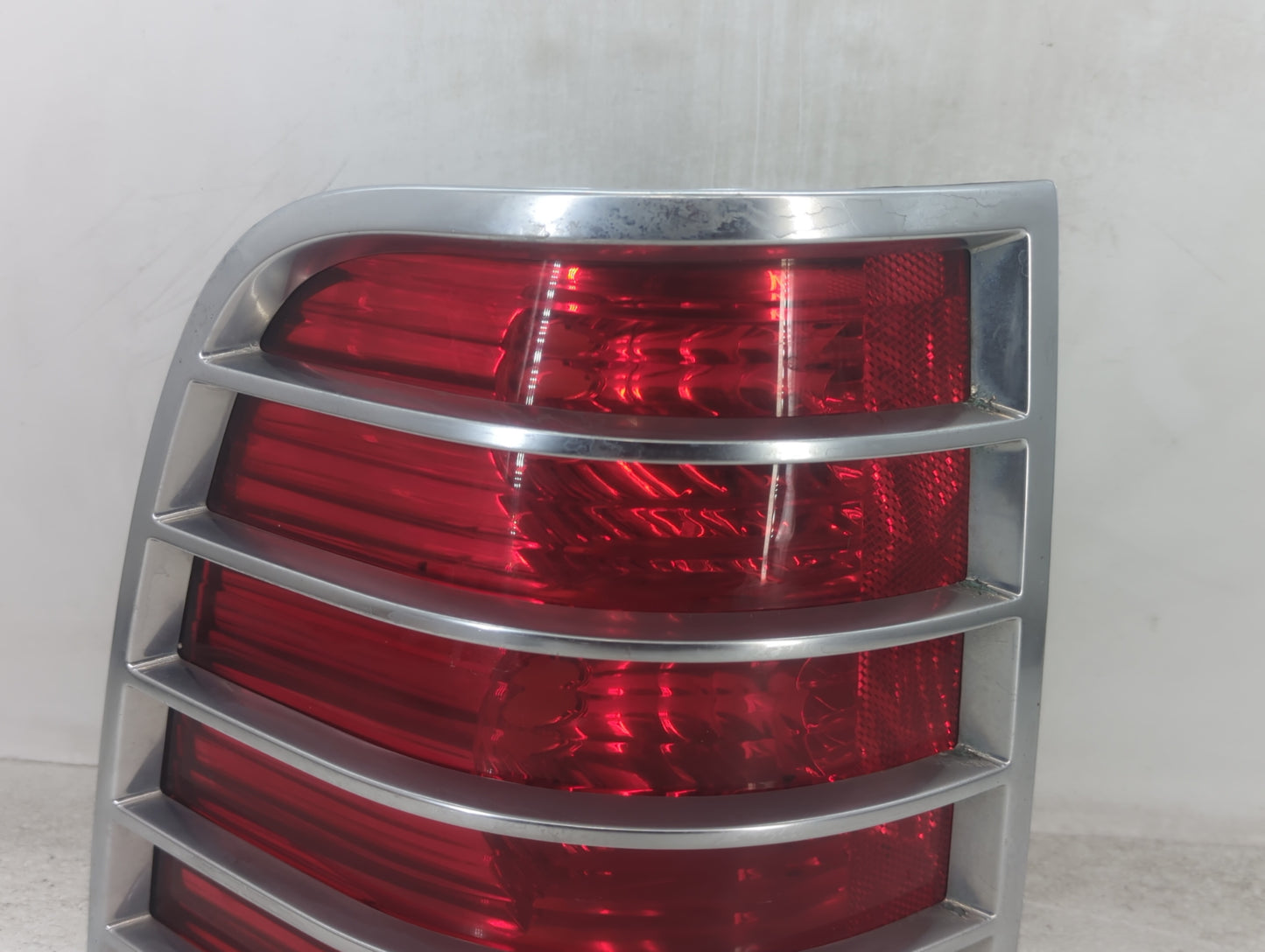 2002-2005 Mercury Mountaineer Tail Light Assembly Driver Left OEM P/N:44ZH-1470 Fits Fits 2002 2003 2004 2005 OEM Used Auto 