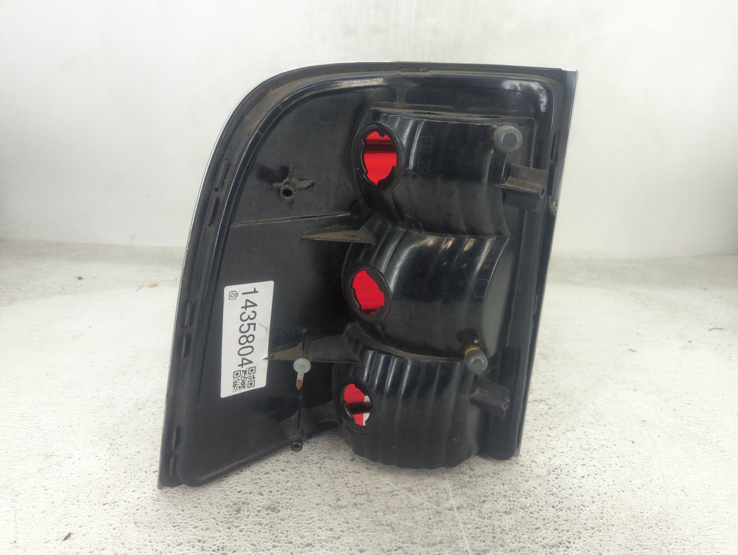 2002-2005 Mercury Mountaineer Tail Light Assembly Passenger Right OEM P/N:44ZH-1470 IL2X-13B504-A Fits Fits 2002 2003 2004 2
