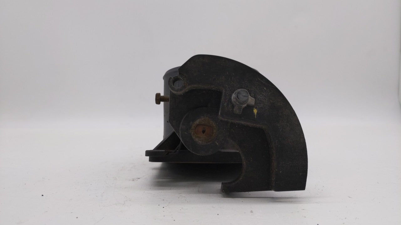 2002-2003 Mercury Mountaineer Throttle Body P/N:1L2U-DB Fits Fits 2002 2003 OEM Used Auto Parts - Oemusedautoparts1.com