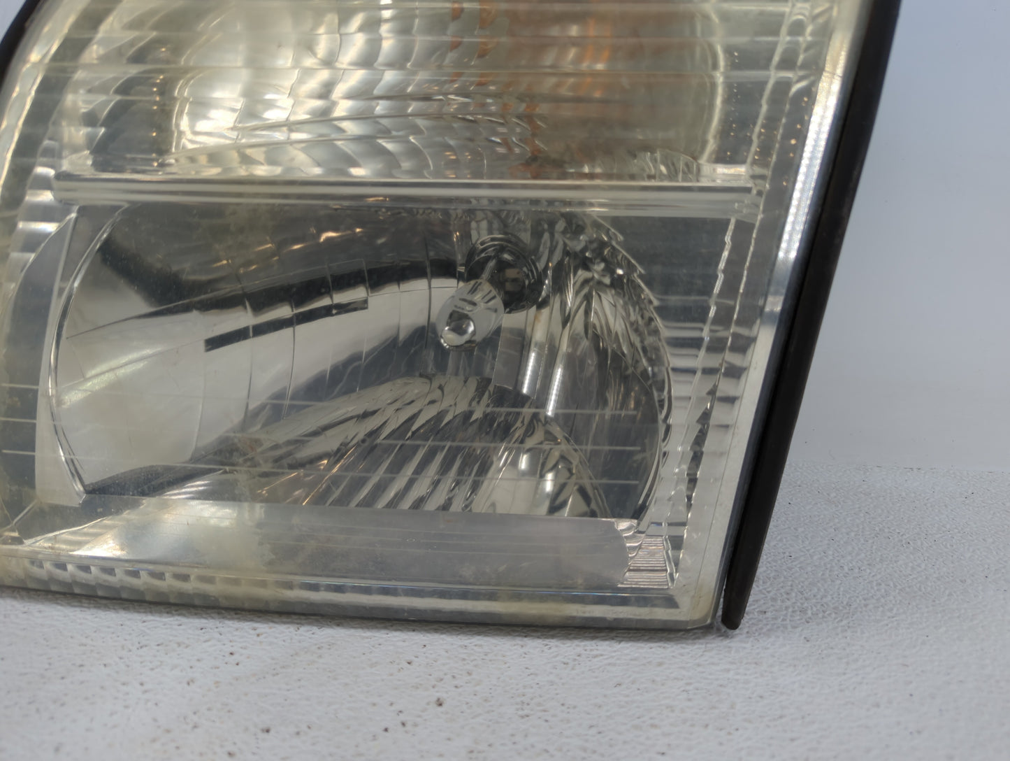 2002-2005 Mercury Mountaineer Driver Left Oem Head Light Headlight Lamp - Oemusedautoparts1.com